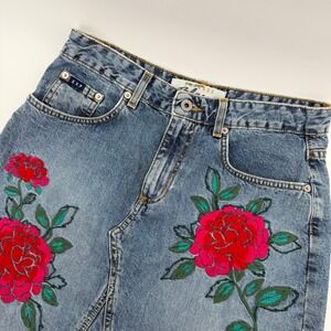 EXPRESS Bleu Denim Skirt Women's size 7/8 Embroidered Roses A-Line Mid‎